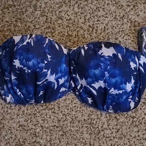 Bikini - Picture 3 of 5